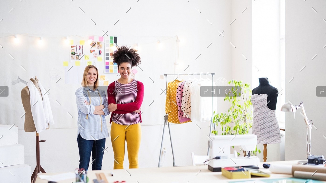 young-creative-women-in-a-studio-startup-business-P3RGJTF